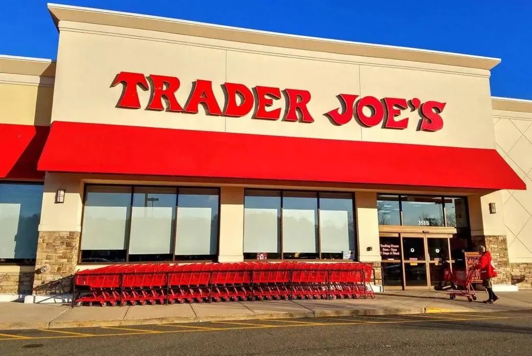深圳品牌設(shè)計｜北美寶藏超市Trader Joe's，為何大受“精致?lián)浮比巳簹g迎？